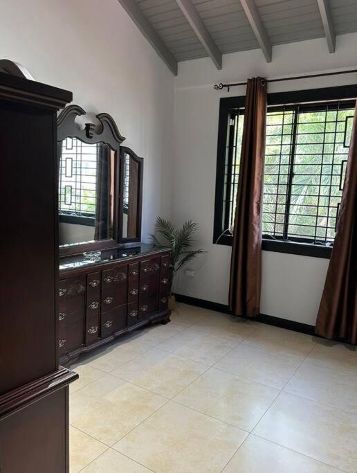 The Jewel Apartment Кингстън Екстериор снимка