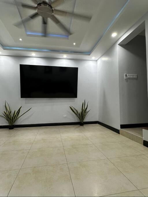 The Jewel Apartment Кингстън Екстериор снимка